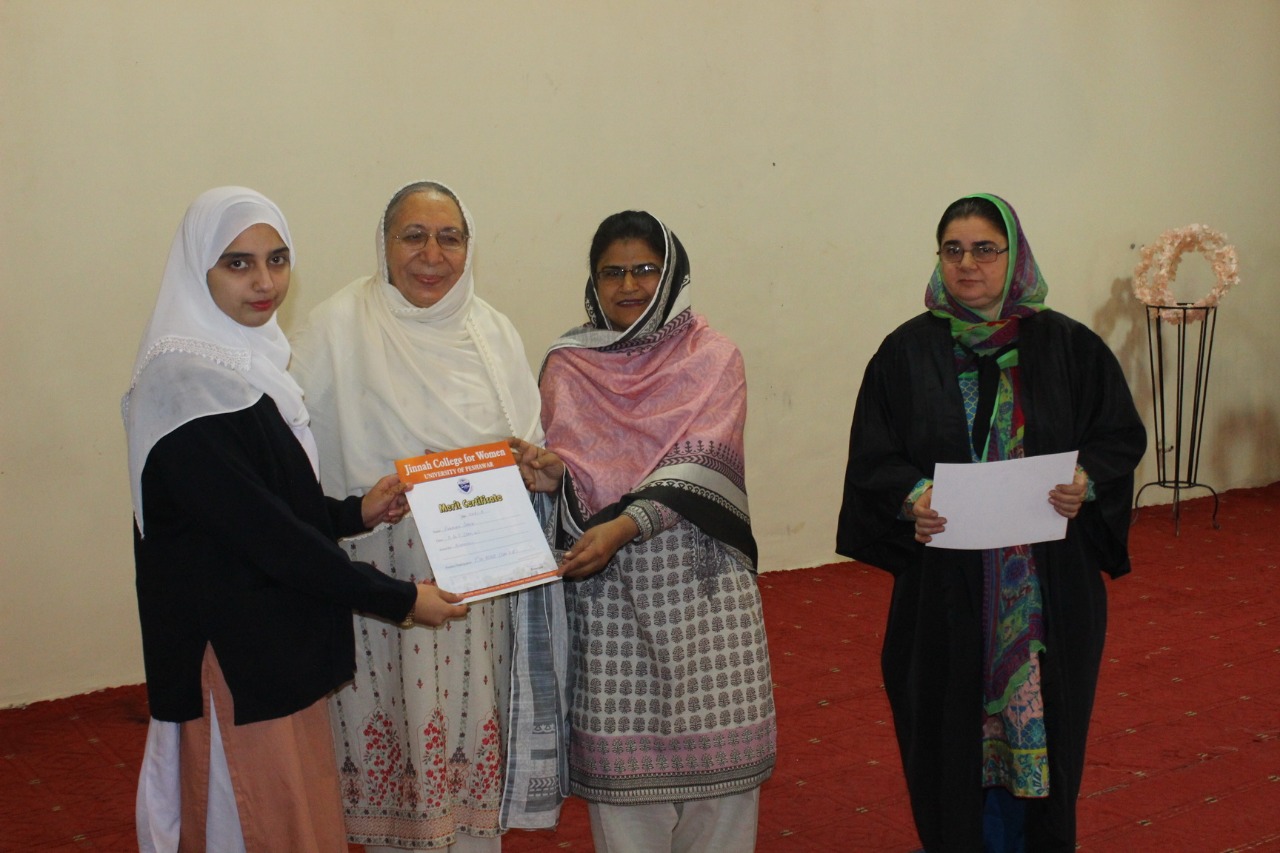 Principal JCW Dr. Tazeen Gul along with the Chief Guest Neelofar Zeb and Chief Proctor BiBi Zainab Orakzai awarding the student with Merit Certificate on getting position in BISEP in 1st Year.