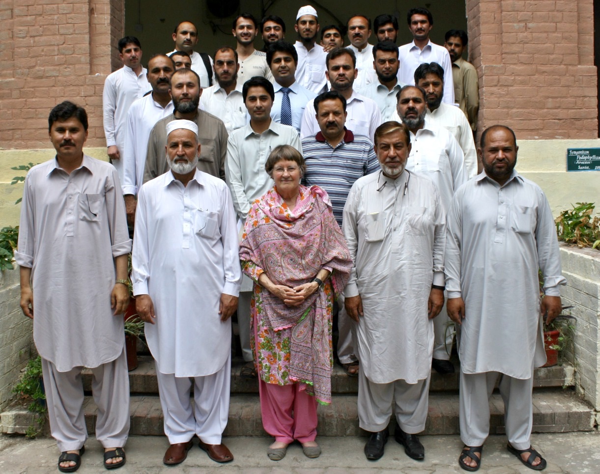 Dr. Mary Elizabeth in group photo with participants of workshop at the Department of Botany University of Peshawar