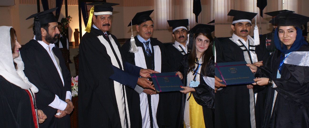 Minister for Higher Education Mr. Mushtaq Ahmed Ghani conferring degrees at the College of Home Economics University of Peshawar Convocation-2016