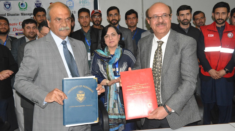 Vice Chancellor UoP Prof. Dr. Muhammad Asif Khan along with Chairman Pakistan Red Crescent Society Lt. Gen. Retd. Hamid Khan posed for a photo after signing MoU to boost collaboration under global declarations and national policy frameworks at ICDM-2019 on 13th February, 2019.
