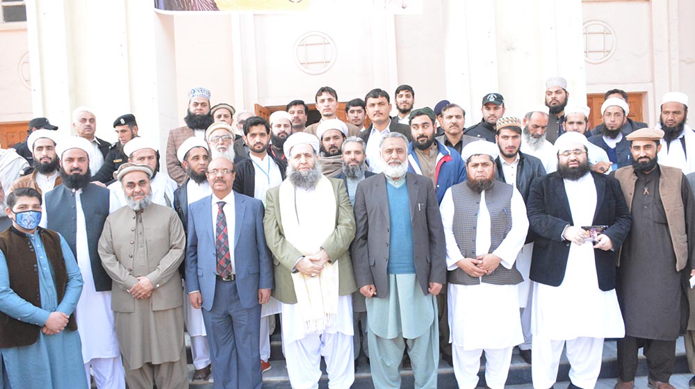 Participants of the Quran Conference assemble at the premises of Convocation Hall are posing with the VC UoP and federal minister for  religious and interfaith harmony after jam-packed gathering to promote the message of tolerance,humanity and Quranic teachings at the Convocation Hall on 27th Februa