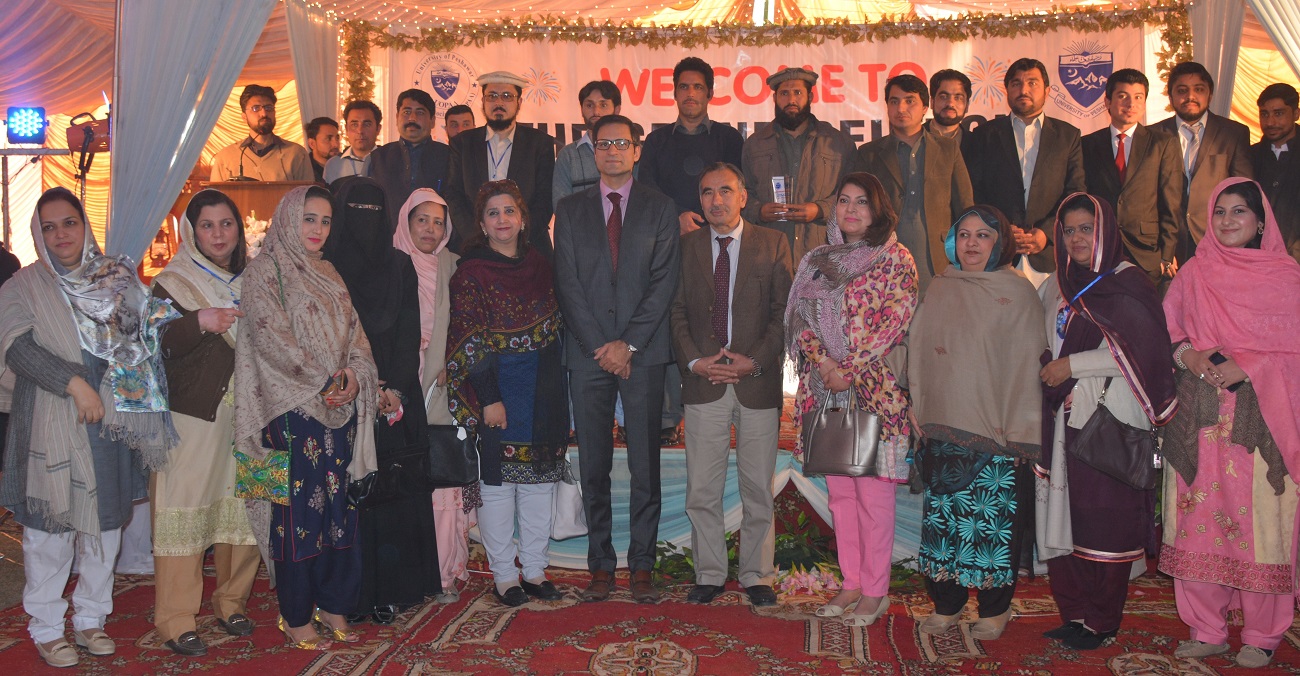 Vice Chancellor UoP Prof. Dr. Muhammad Rasul Jan in group photo with Alumni of the University of Peshawar
