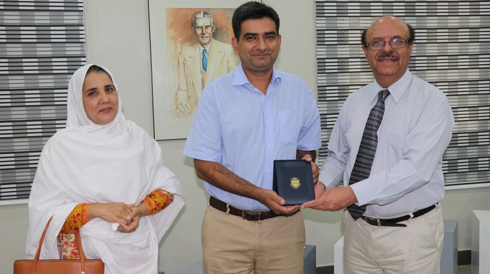 The Vice Chancellor UoP Prof. Dr. Muhammad Asif Khan is honouring Dr. Muhammad Sabieh Anwar, an Associate Professor at LUMS, for his notable contributions  in the field of Physics for labs startups, incubation centres and schools' competitions.