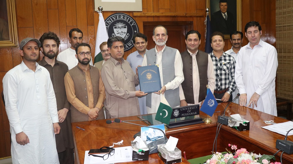 MoU inked between the Department of Geology, University of Peshawar and Gems & Jewellery Training Centre (GJTC) Hayatabad Peshawar. Pro Vice Chancellor Prof Dr Zahid Anwar chaired the MoU signing ceremony.
