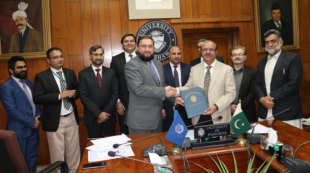 Vice Chancellor University of Peshawar is shaking and sharing MoU copies with the Habib Bank Limited regional chief Mr. Shehzad Haider for  bolstering  financial services to employees of the University of Peshawar on 30th January, 2020.