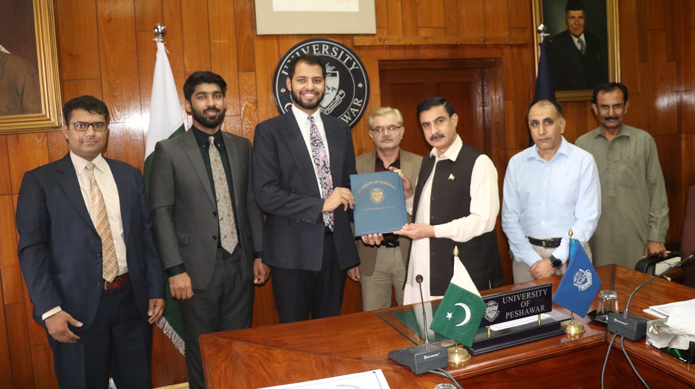 University of Peshawar re-inked MoU with Foster Learning Organization at Vice Chancellor's committee room. In a photo Vice Chancellor Prof Dr Muhammad Idrees and CEO Foster Learning Mr M Sannan Khan exchanges the MoU documents.