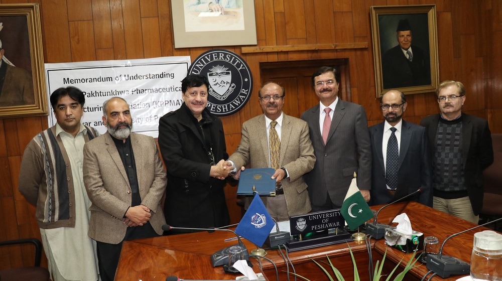 Vice Chancellor University of Peshawar is shaking hands and sharing MoU copy with the president Khyber Pakhtunkhwa Pharmaceutical Manufacturing Association(KPPMA) Dr.Maqbool Khan to garner  bilateral academic relationships of department of Pharmacy and the association  on 4th February , 2020.
