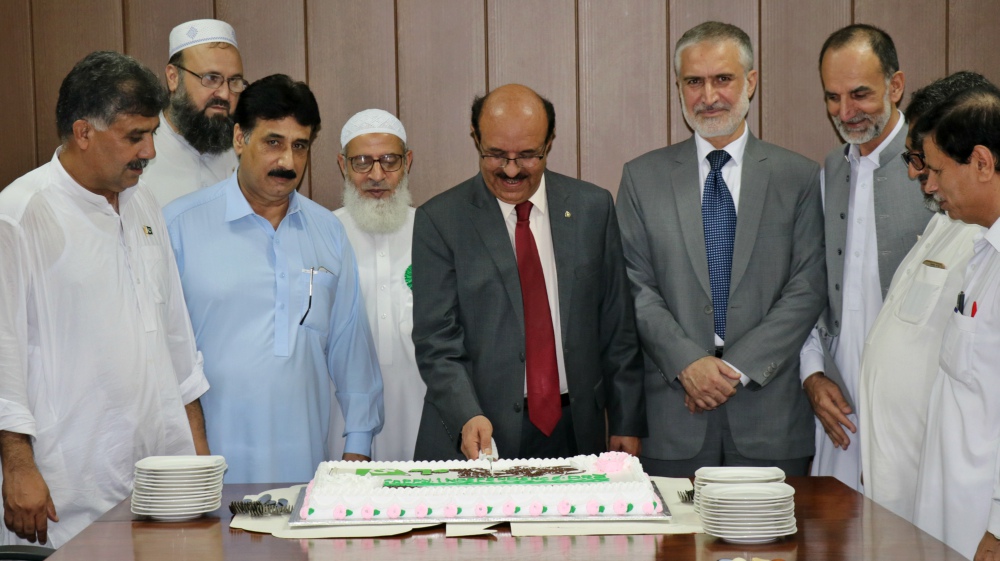 Vice Chancellor UoP Prof. Dr. Muhammad Asif Khan cutting independence day cake at the University of Peshawar