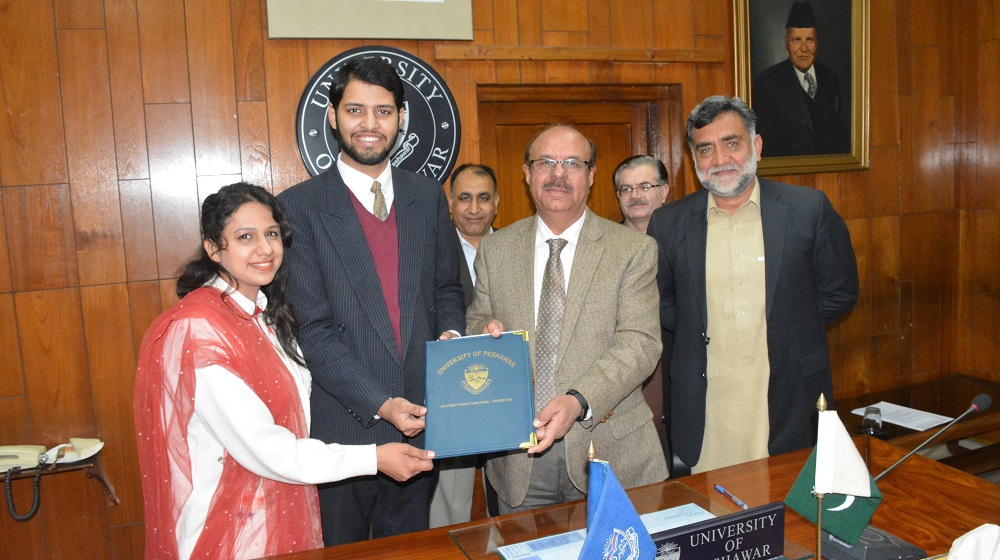 The Vice Chancellor University of Peshawar Prof. Dr. Muhammad Asif Khan and CEO, Foster Learning Program Sanan is exchanging MoU's Documents for empowering University�s students through continuous training and development, especially soft skills.