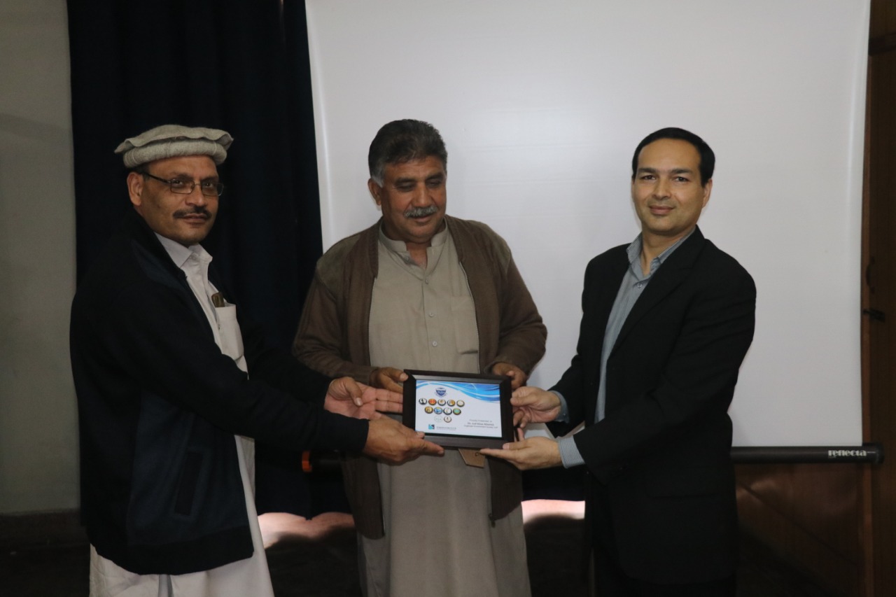 Organiser of the Environment Society, Dr Asif Khan Khattak, receiving his souvenir.