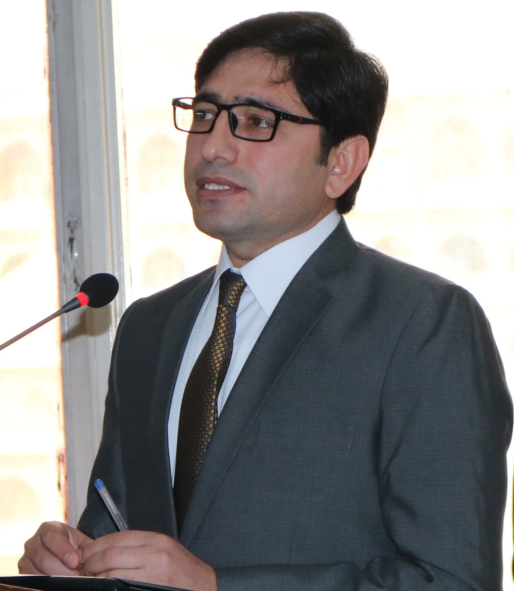 Dr. Khurshaid